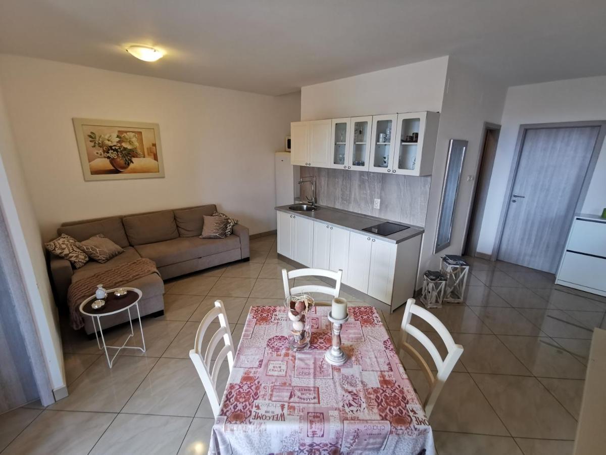 Apartments Lea 2 Malinska Bagian luar foto