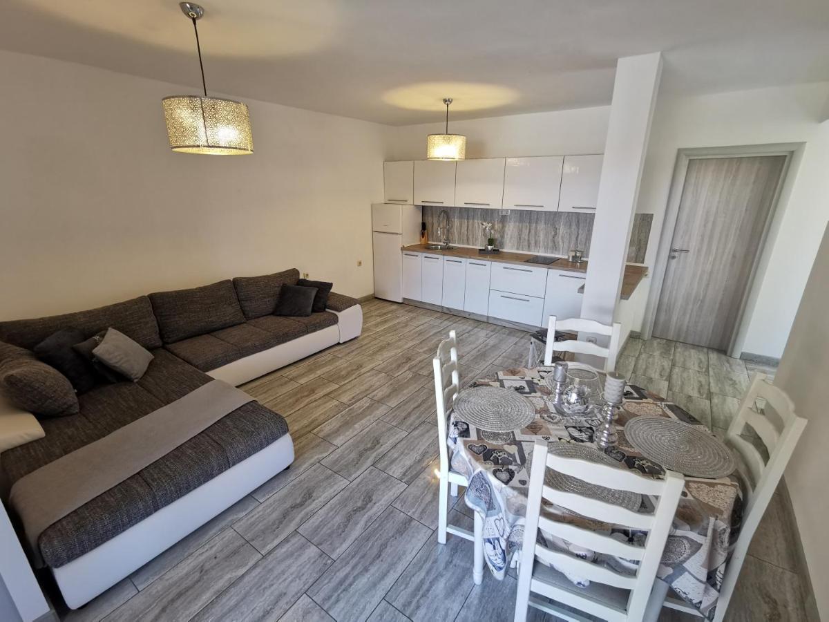 Apartments Lea 2 Malinska Bagian luar foto