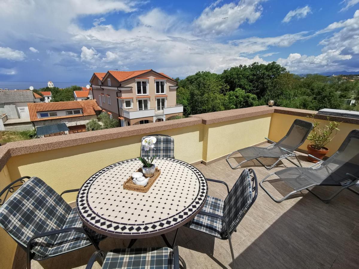 Apartments Lea 2 Malinska Bagian luar foto